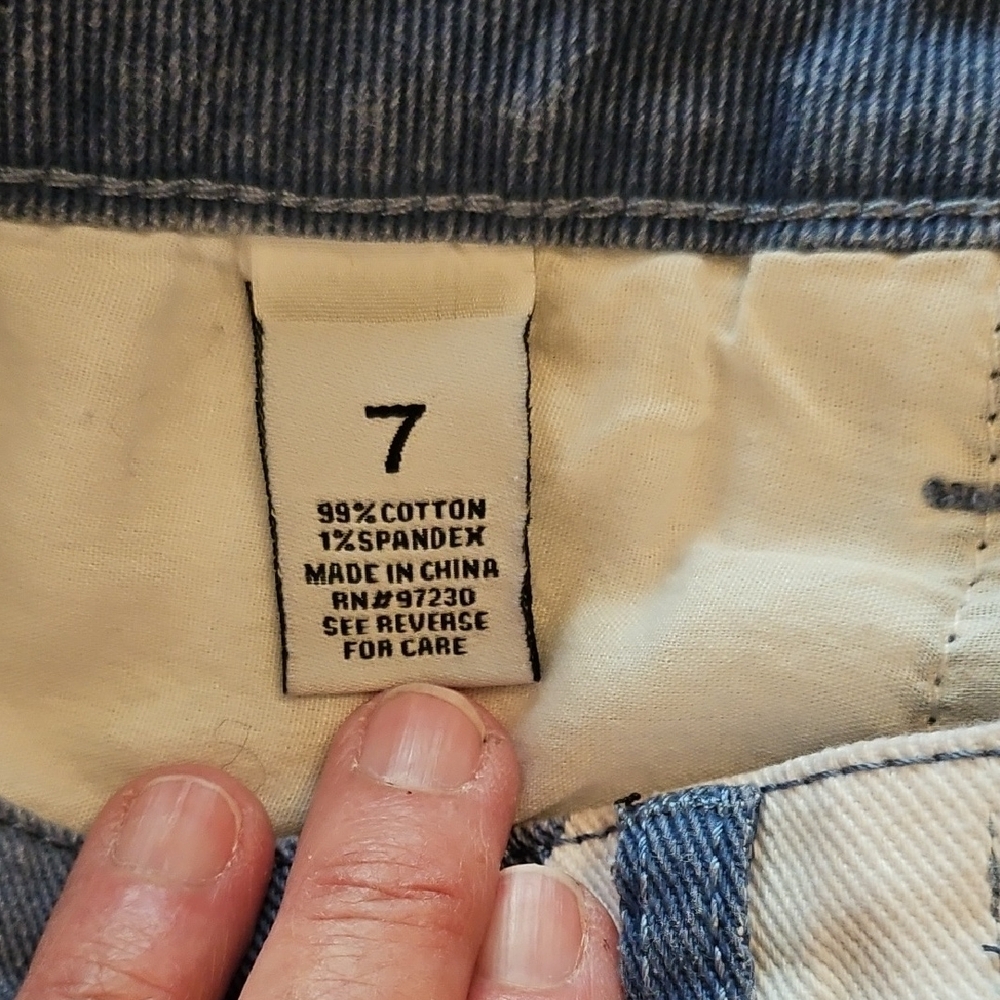 Almost Famous Color-Blocked Shorts - Size 7 - Picture 7 of 8